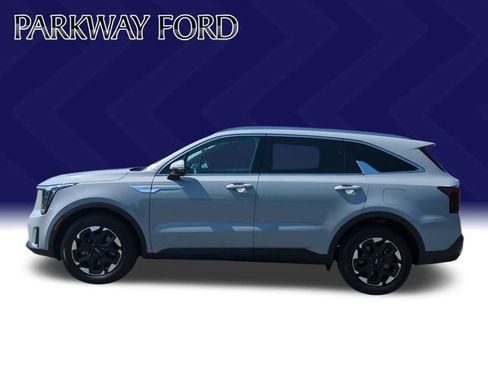 Used 2024 Kia Sorento S w/ Panoramic Sunroof Package FWD image 2