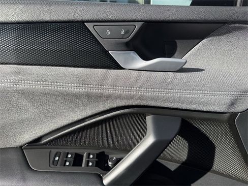 Used 2025 Volkswagen Tiguan S image 20