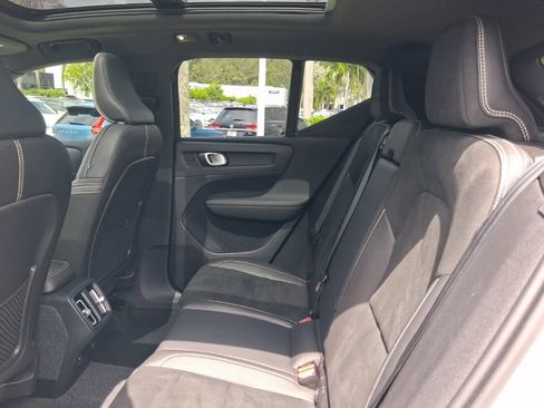 Used 2021 Volvo XC40 T4 R-Design w/ Protection Package Premier FWD image 7