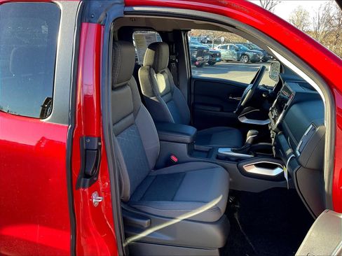 Used 2025 Nissan Frontier SV image 11