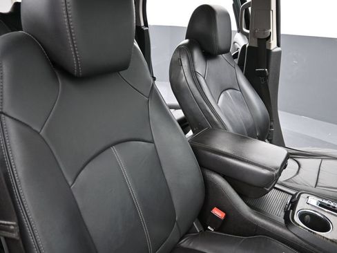 Used 2016 GMC Acadia SLT w/ Open Road Package FWD image 29