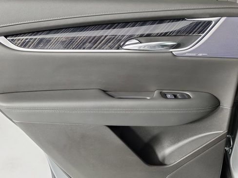 Used 2025 Cadillac XT6 Premium Luxury FWD image 13