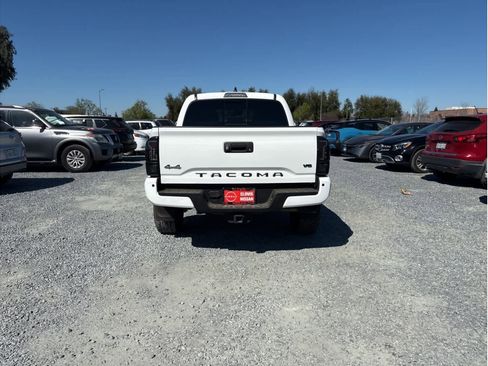 Used 2021 Toyota Tacoma TRD Off-Road w/ Technology Package image 8