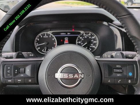 Used 2025 Nissan Pathfinder SV FWD image 27
