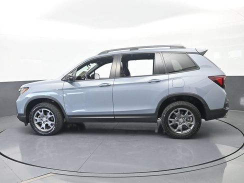 Used 2024 Honda Passport TrailSport image 3