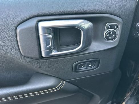 Used 2024 Jeep Wrangler Unlimited Sahara AWD/4WD image 11
