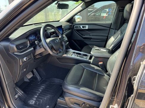 Used 2020 Ford Explorer XLT w/ Equipment Group 202A AWD/4WD image 6