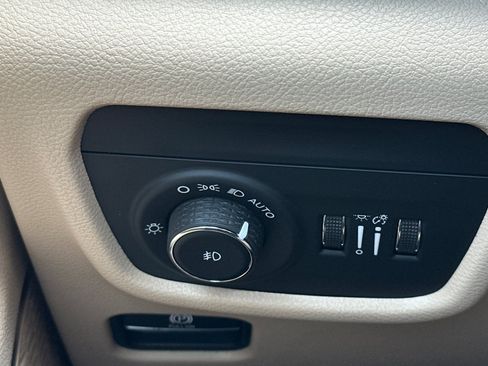 Used 2022 Jeep Grand Cherokee L Limited image 34