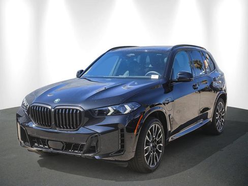 New 2026 BMW X5 xDrive50e w/ M Sport Package AWD/4WD image 3