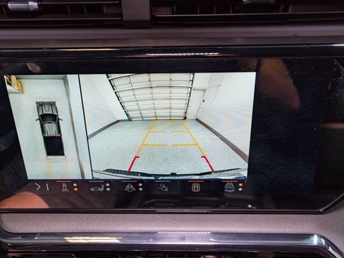 Used 2024 GMC Sierra 2500 AT4 w/ AT4 Preferred Package image 23