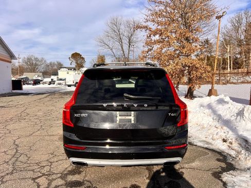 Used 2016 Volvo XC90 T6 Momentum image 2