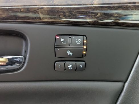 Used 2008 Cadillac DTS w/ Sun And Navigation Package image 19