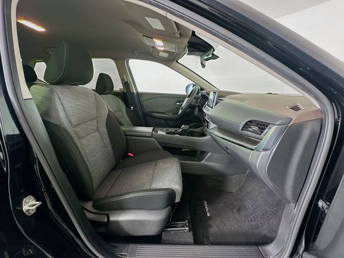 Used 2023 Nissan Rogue SV image 29