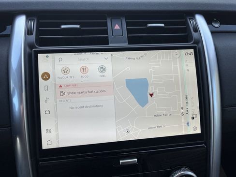 Used 2025 Land Rover Discovery S image 25