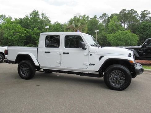 New 2026 Jeep Gladiator Sport AWD/4WD image 2