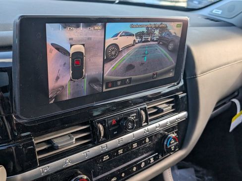 New 2026 Nissan Pathfinder SL image 15