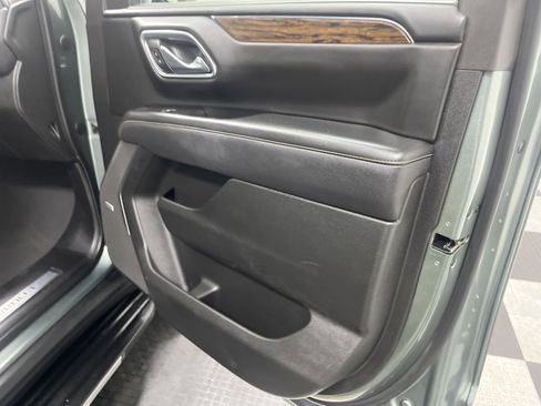Used 2023 Chevrolet Suburban Premier AWD/4WD image 25