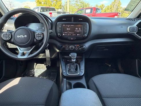 Used 2024 Kia Soul LX w/ Option Group 015 FWD image 13