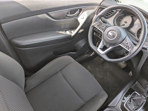 Used 2021 Nissan Rogue Sport S image 15