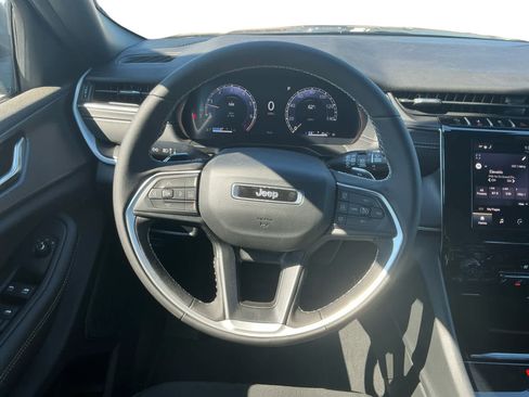 New 2025 Jeep Grand Cherokee Laredo w/ Luxury Tech Group I image 13