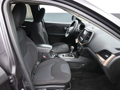 Used 2015 Jeep Cherokee Latitude AWD/4WD image 23