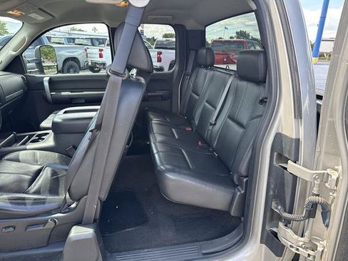 Used 2008 Chevrolet Silverado 2500 LT w/ 2LT Convenience Package AWD/4WD image 23