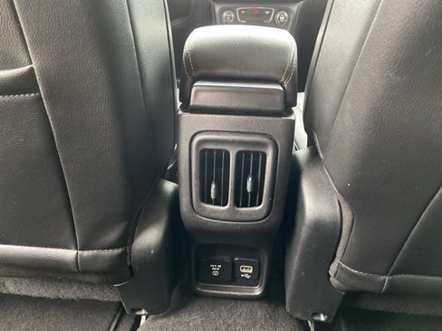 Used 2019 Jeep Compass Latitude FWD image 30