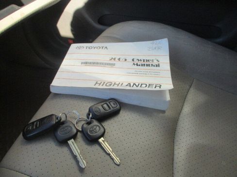 Used 2005 Toyota Highlander 4WD V6 w/ 3rd Row image 37