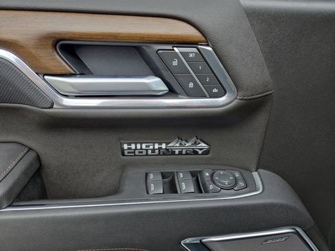 Used 2025 Chevrolet Silverado 1500 High Country w/ High Country Premium Package AWD/4WD image 16