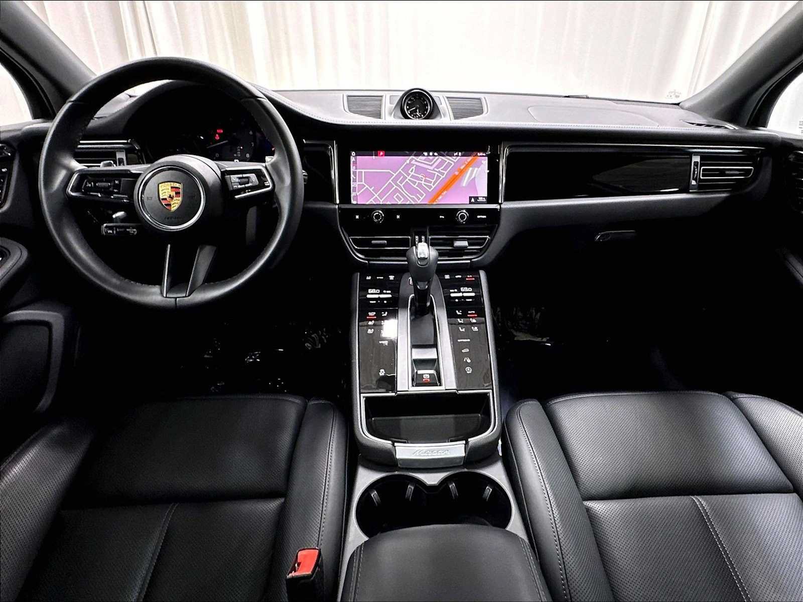 Used 2026 Porsche Macan AWD/4WD image 17