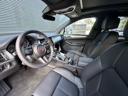 Used 2026 Porsche Macan image 4