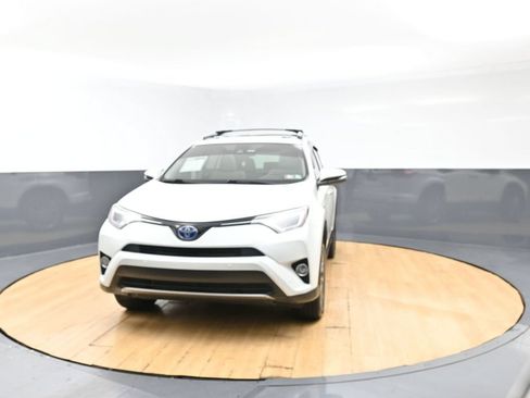 Used 2018 Toyota RAV4 Limited AWD/4WD image 5