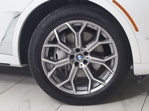 Used 2023 BMW X7 xDrive40i w/ Premium Package image 17