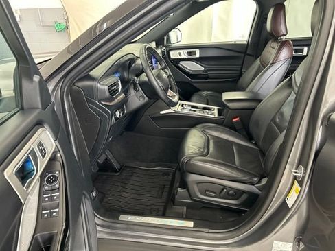 Used 2023 Ford Explorer Platinum w/ Technology Package AWD/4WD image 11