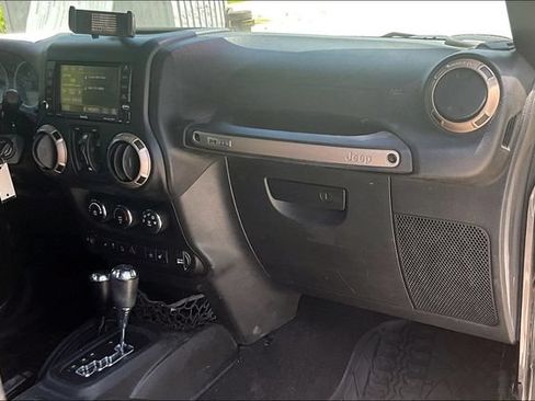 Used 2017 Jeep Wrangler Unlimited Sahara AWD/4WD image 14