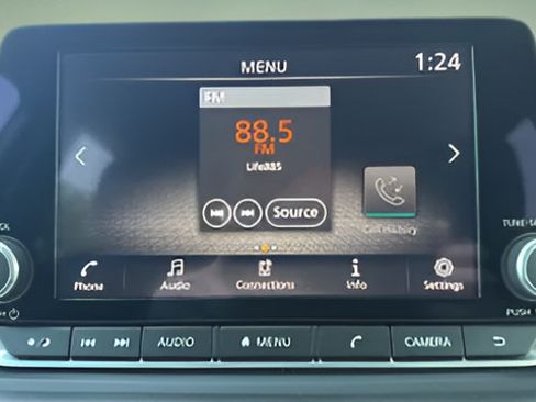 Used 2024 Nissan Rogue S AWD/4WD image 16