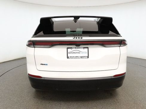 Used 2024 Jeep Wagoneer Launch Edition image 5