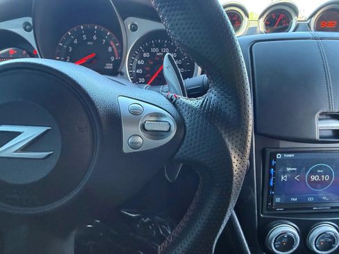Used 2014 Nissan 370Z Coupe RWD image 22