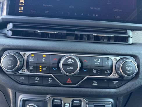 New 2025 Jeep Wrangler Sport S image 29