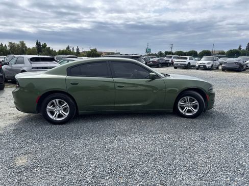 Used 2022 Dodge Charger SXT RWD image 4