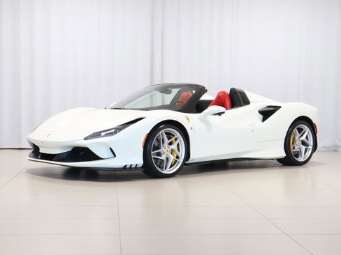 Used 2023 Ferrari F8 Tributo RWD image 2