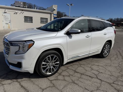 Used 2023 GMC Terrain Denali w/ Denali Premium Package image 3