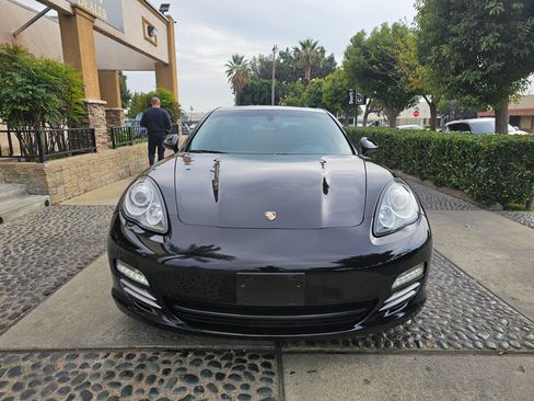 Used 2011 Porsche Panamera image 2