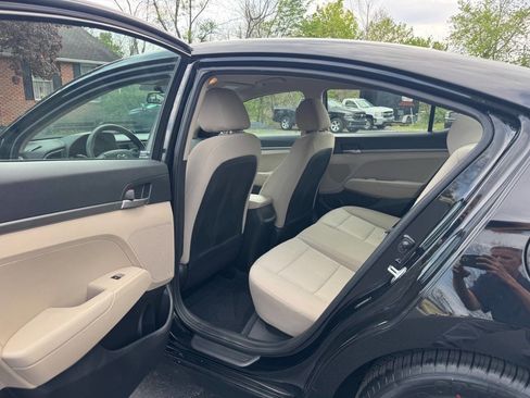 Used 2018 Hyundai Elantra SE w/ Cargo Package FWD image 13