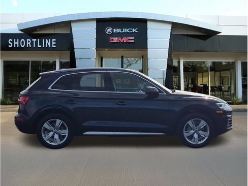 Used 2018 Audi Q5 2.0T Premium Plus w/ Premium Plus Package AWD/4WD image 2