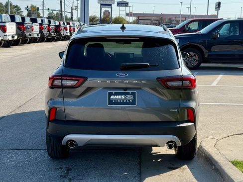 New 2026 Ford Escape SE FWD image 4