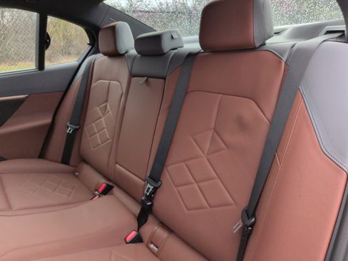 Certified 2025 BMW 550e xDrive 550e xDrive w/ Executive Package image 38