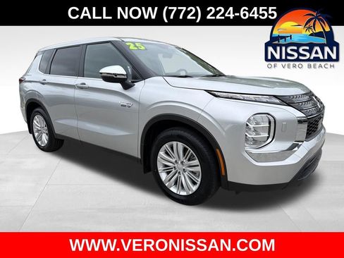 Used 2025 Mitsubishi Outlander ES AWD/4WD image 1