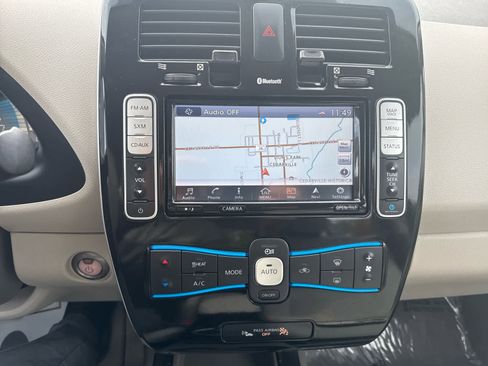 Used 2017 Nissan Leaf SV w/ Premium Package image 21