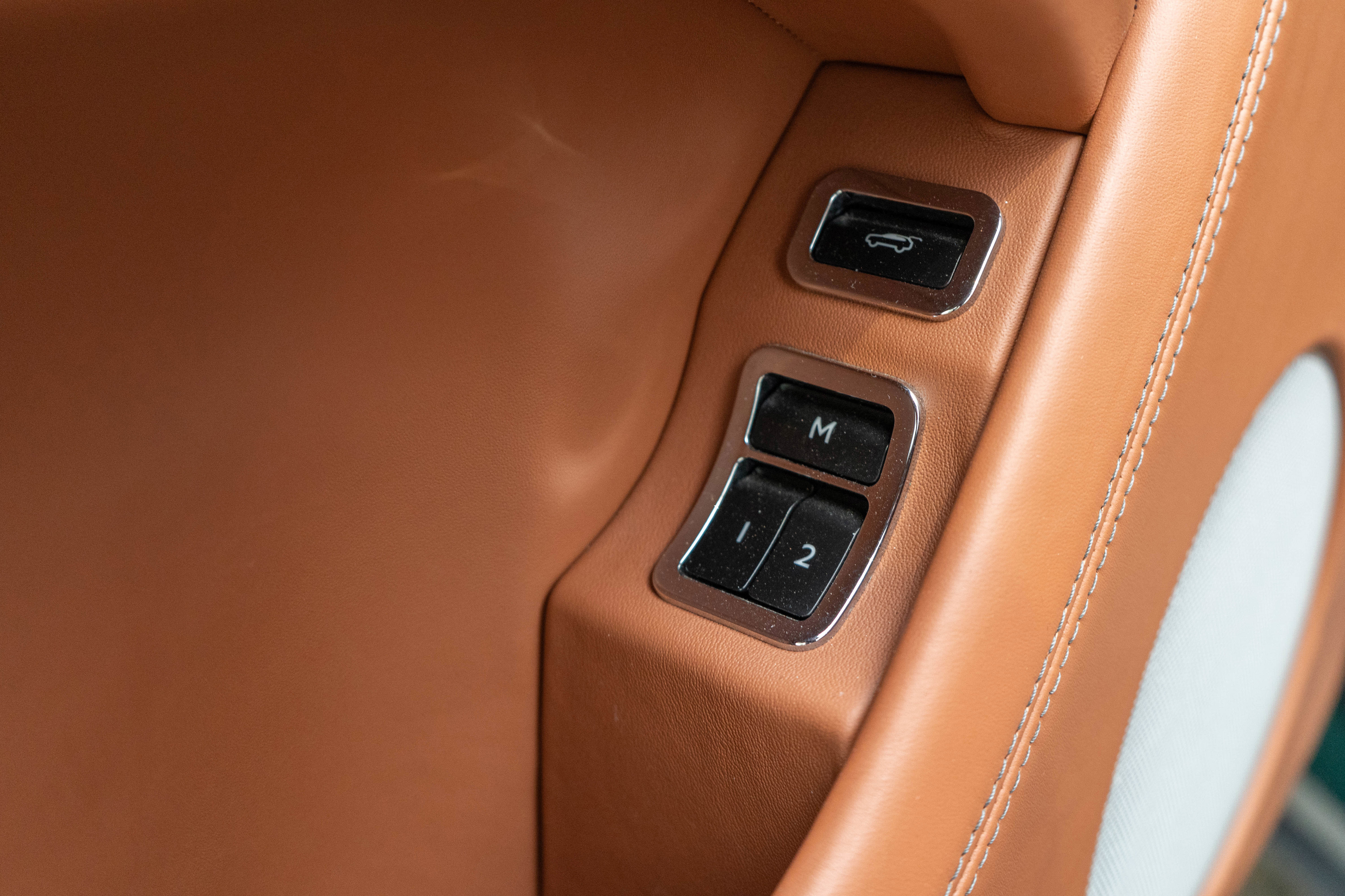 Used 2017 Bentley Bentayga AWD/4WD image 13